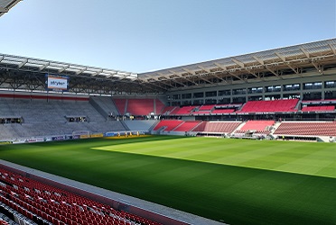 Das Foto zeigt die Innenansicht des Europa Park Stadions Freiburg  (verweist auf: Sportstätten: BISp beim DACH-Treffen in Freiburg)